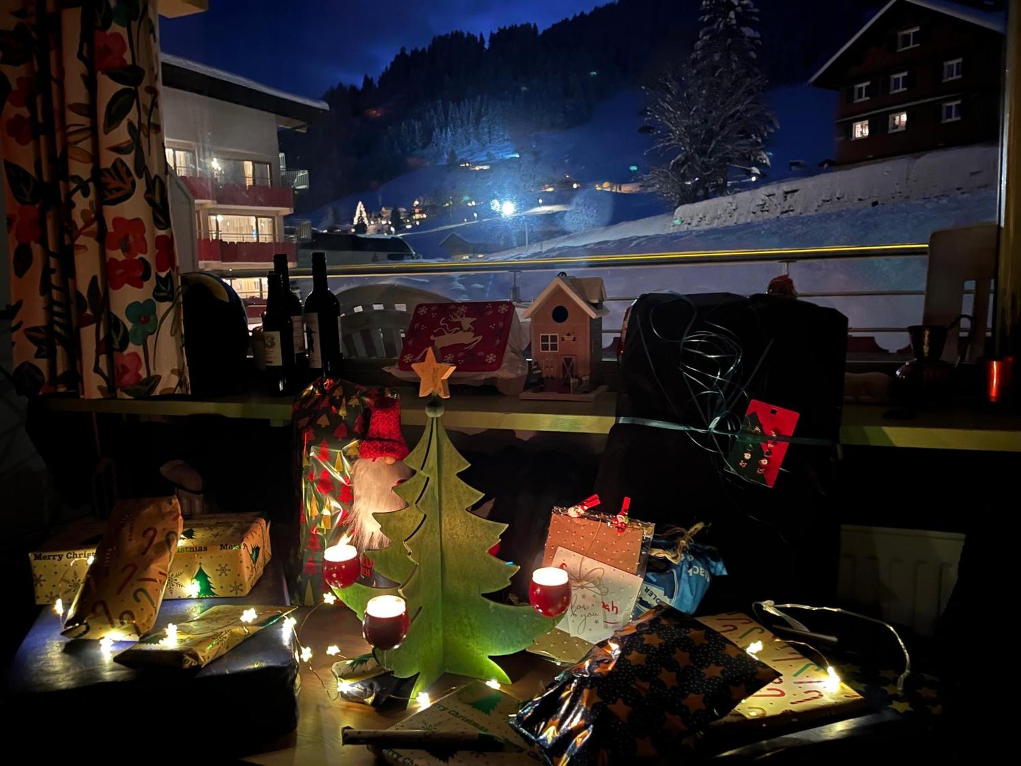 Aparthotel 333 Mit Schwimmbad Kleinwalsertal Мителберг Екстериор снимка